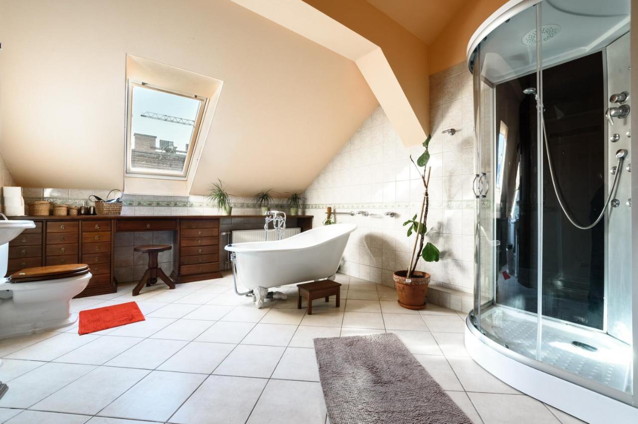 View To The Roofs Luxury With 2 Bedrooms Budapesta