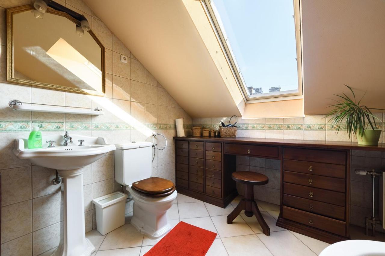 View To The Roofs Luxury With 2 Bedrooms Apartment Budapest