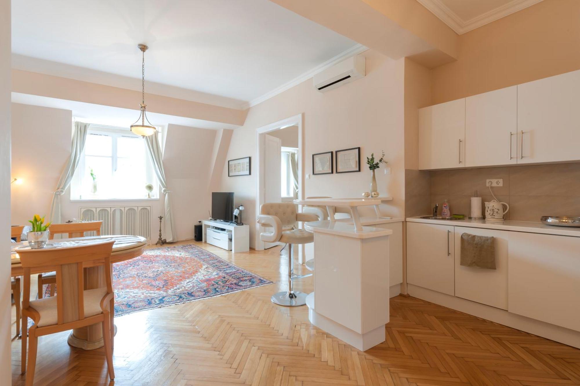 View To The Roofs Luxury With 2 Bedrooms Budapesta