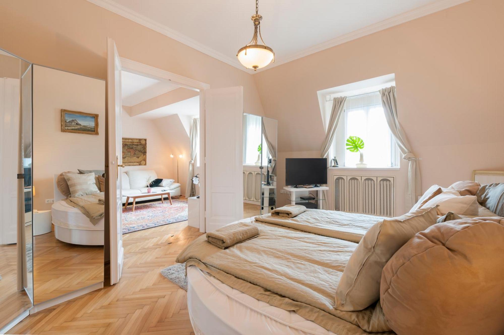 Apartment View To The Roofs Luxury With 2 Bedrooms *